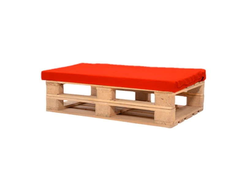banketka-iz-poddonov-derevyannaya-s-krasnoy-podushkoy-art-2025-new-ava-big-1-1.jpg
